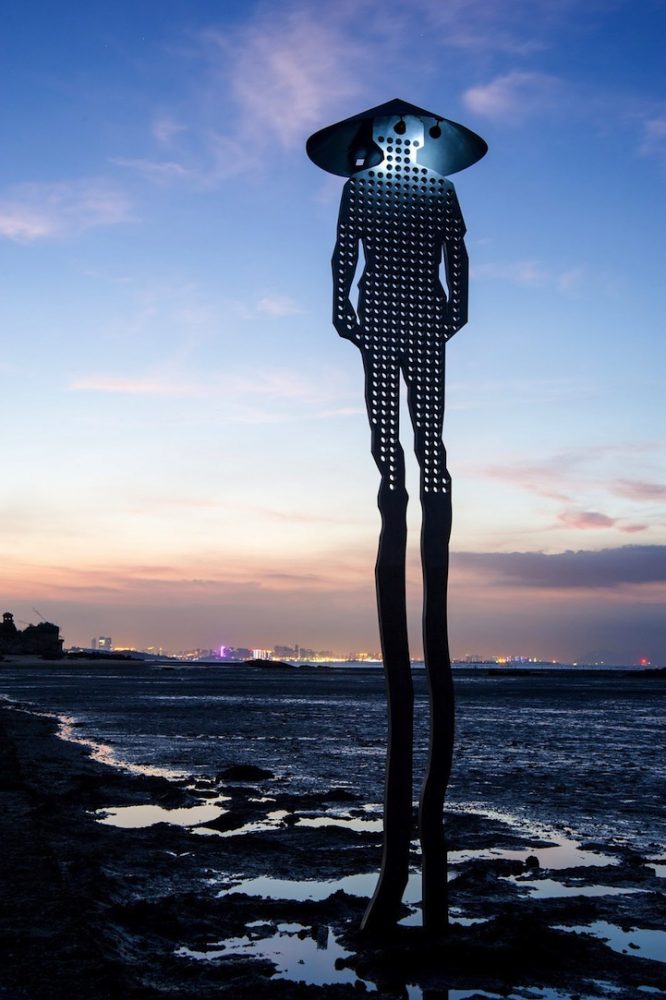 Oystermen: Towering Metallic Sculptures by Marco Casagrande | Daily ...