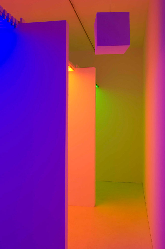 Chromosaturation: Interactive Art Installations by Carlos Cruz-Diez ...