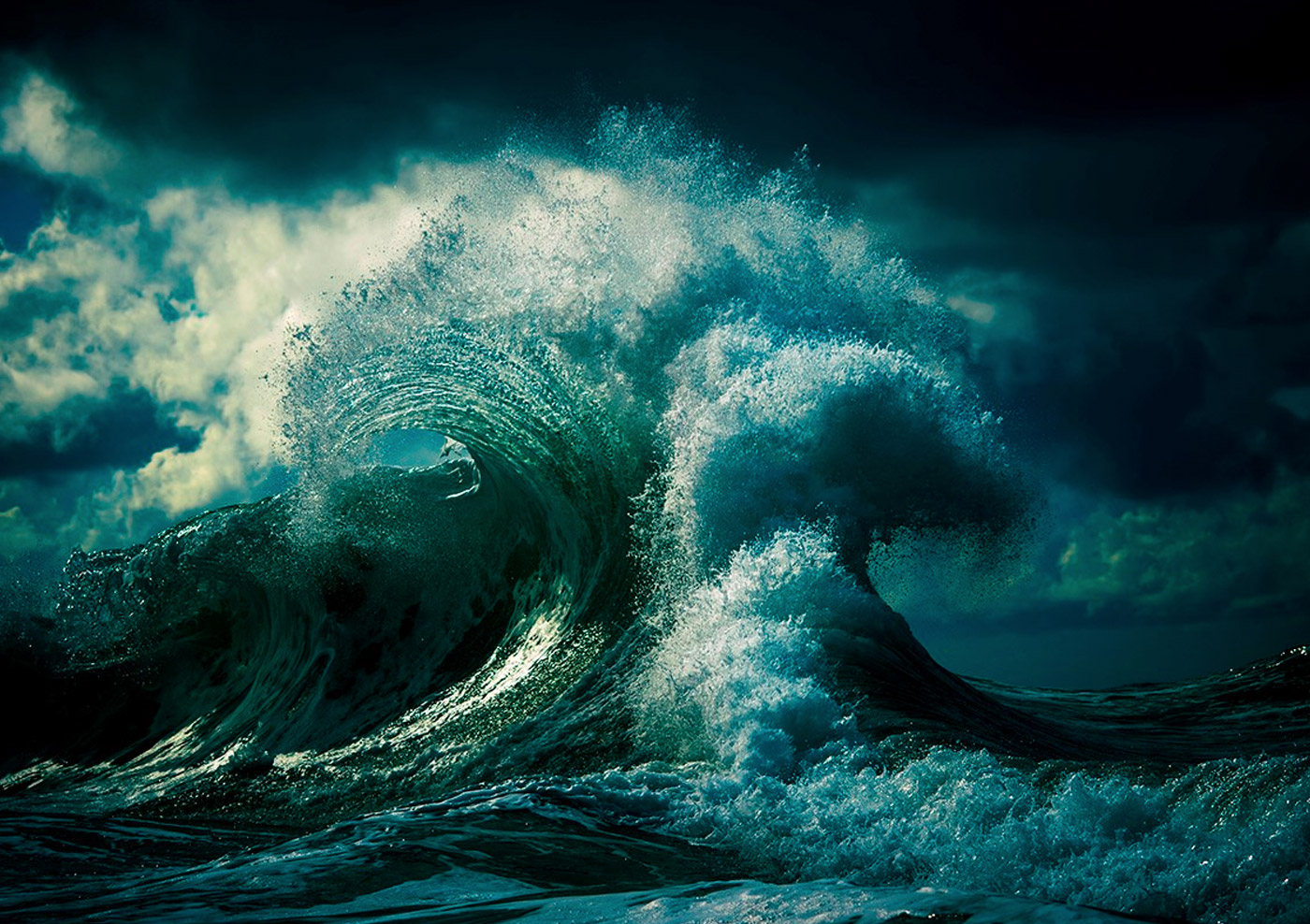 Океан шторм 2. Атлантический океан шторм. Бушующее море. Страшные волны.