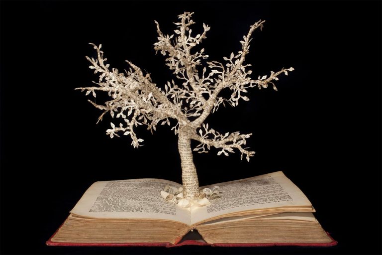 Fantastic 3D Book Sculptures by Emma Taylor | Daily design inspiration ...