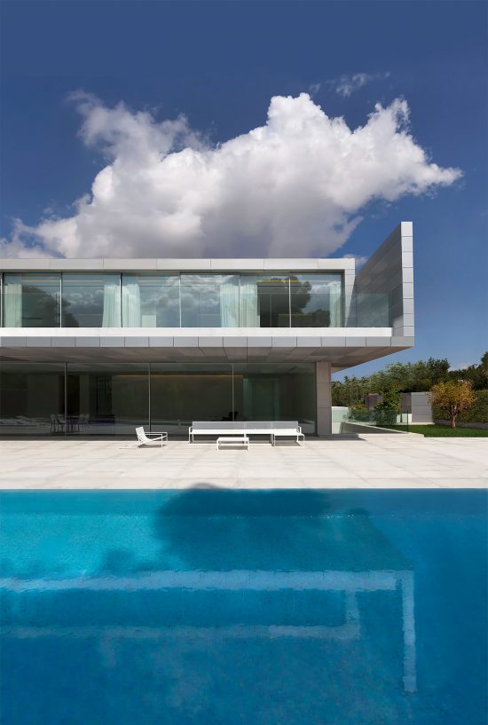 Aluminum House by Fran Silvestre Arquitectos | Daily design inspiration ...