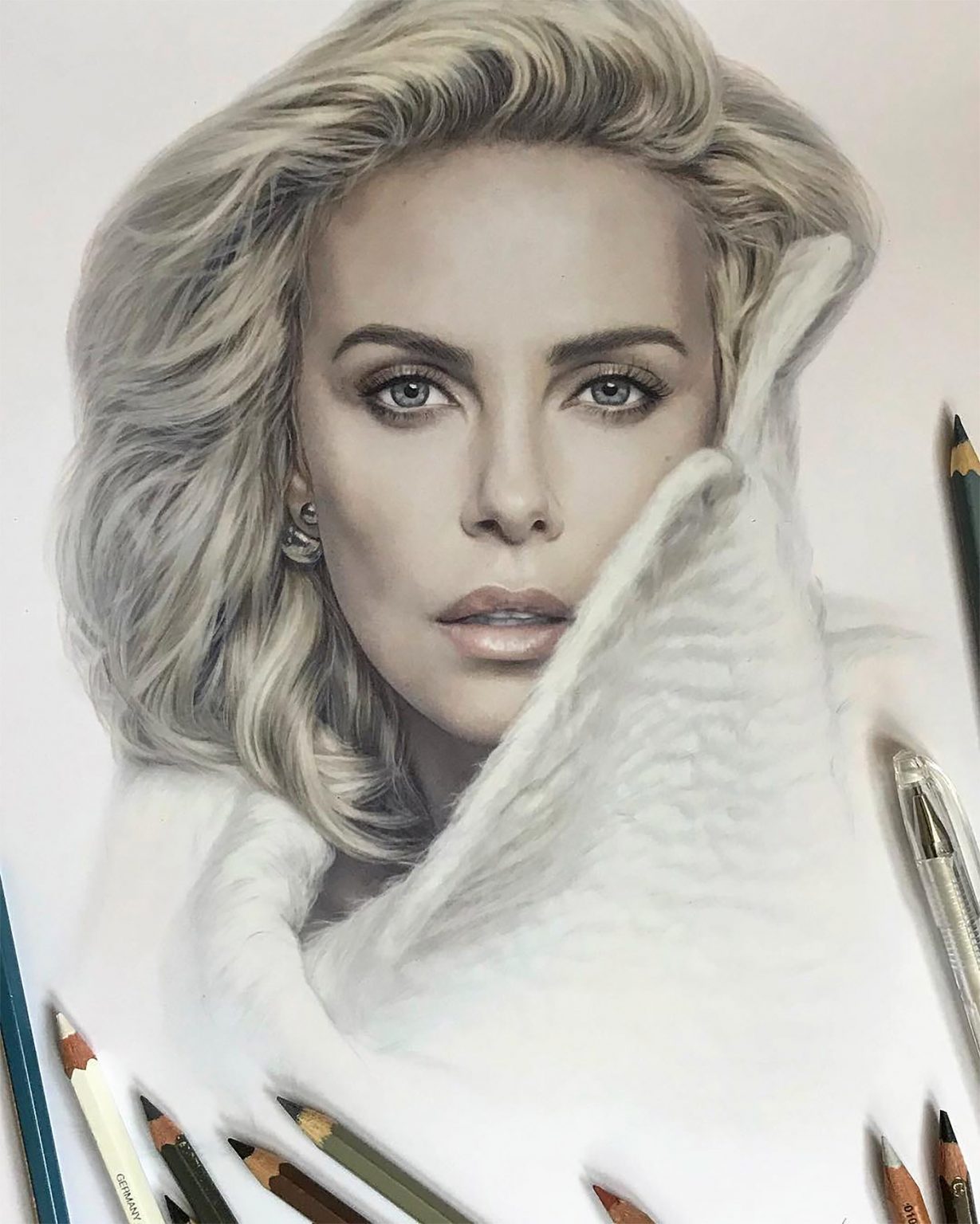 Hyper-Realistic Pencil Drawings by Alena Litvin | Daily design