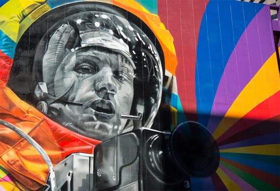 Kaleidoscopic Street Art by Eduardo Kobra | Daily design inspiration ...