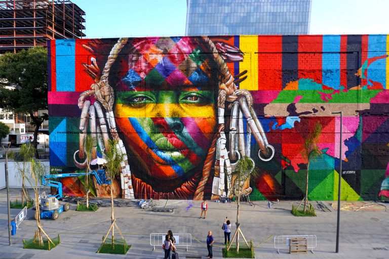 Kaleidoscopic Street Art by Eduardo Kobra | Daily design inspiration ...