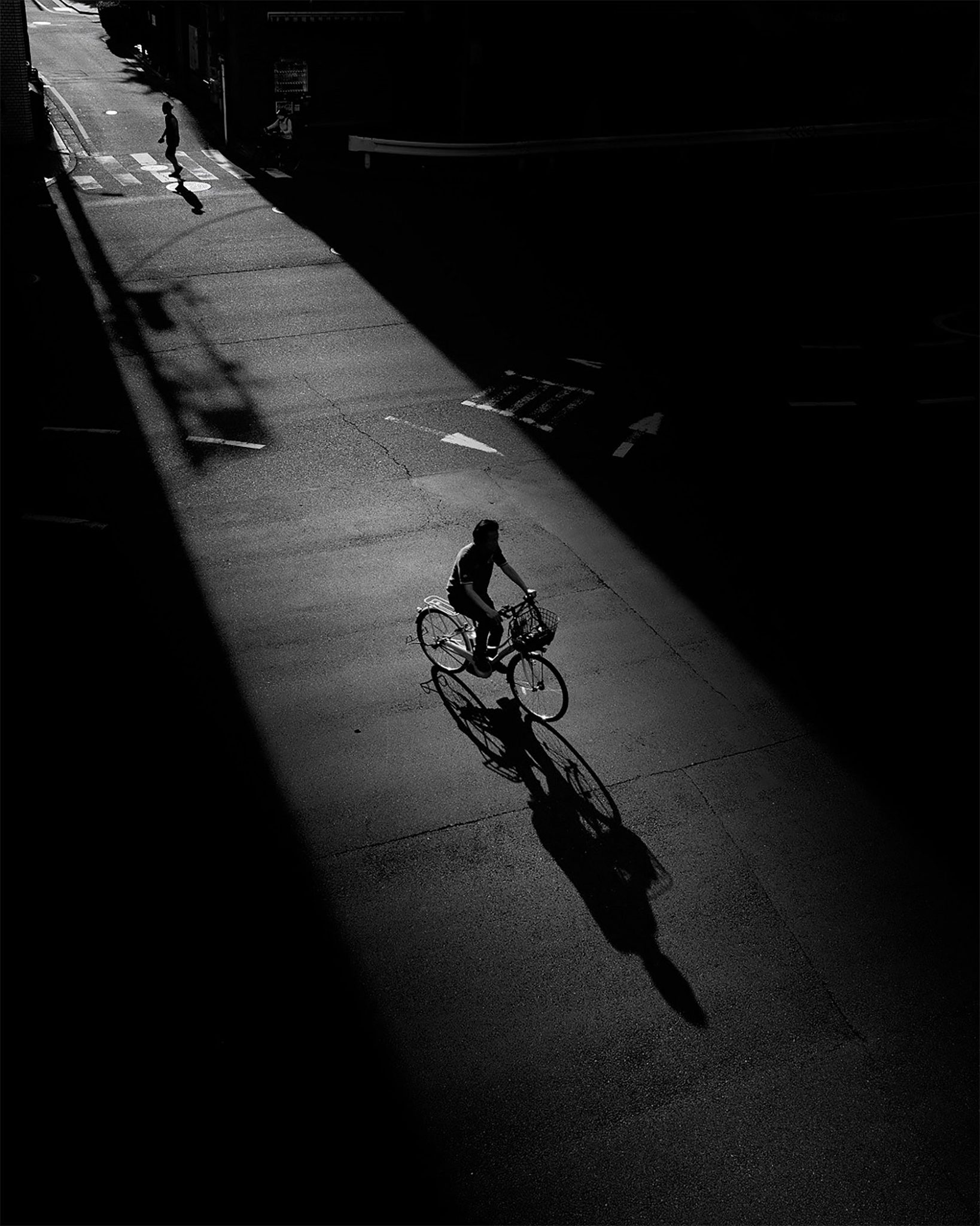 Black & White Street Photography by Taka Hiro | Daily design ...