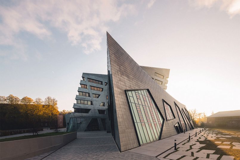 Dynamic Architectural Photos by Martin Foddanu | Daily design ...